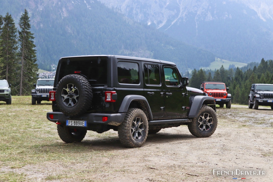 Photo 3/4 arrière Jeep Wrangler JL Rubicon (2019)