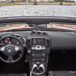 Photo tableau de bord Nissan 370 Z Roadster (2019)