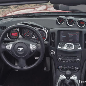 Photo poste de conduite Nissan 370 Z Roadster (2019)