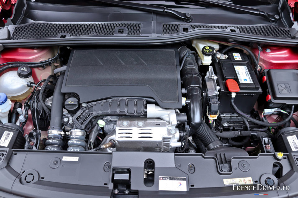 Photo moteur essence 1.2 PureTech 130 Peugeot 208 II (2019)