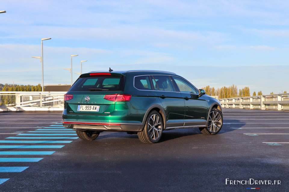 Photo 3/4 arrière Volkswagen Passat SW Alltrack restylée (2019)