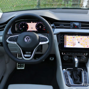 Photo poste de conduite Volkswagen Passat SW restylée (2019)