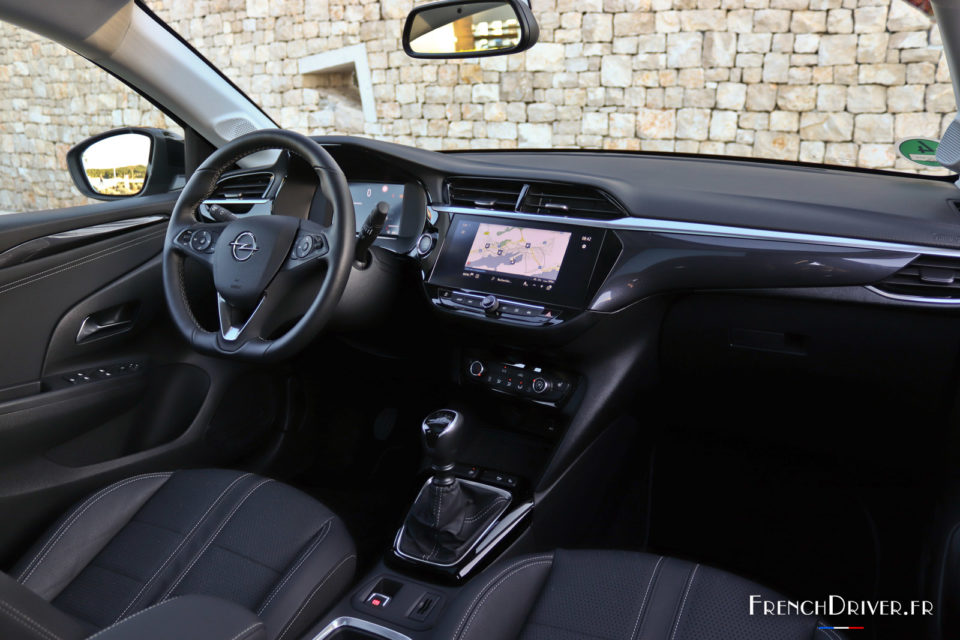 Photo intérieur cuir noir Opel Corsa F (2019)