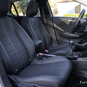 Photo sièges avant cuir noir Opel Corsa F (2019)