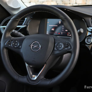 Photo volant cuir Opel Corsa F (2019)