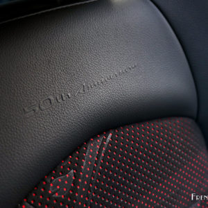 Photo détail sigle siège Nissan 370Z 50ème Anniversaire (2020