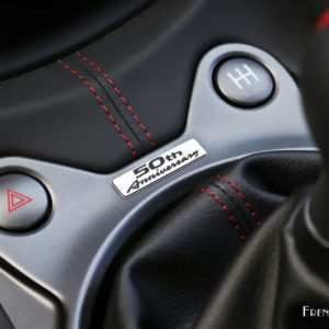 Photo badge Nissan 370Z 50ème Anniversaire (2020)
