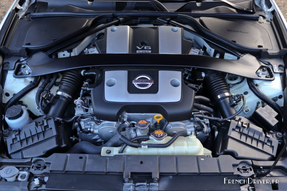 Photo moteur essence 3.7L V6 328 Nissan 370Z 50ème Anniversaire