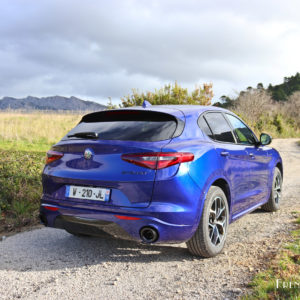 Photo 3/4 arrière Alfa Romeo Stelvio Veloce (2020)