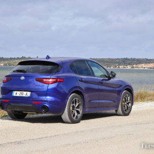 Photo 3/4 arrière statique Alfa Romeo Stelvio Veloce (2020)