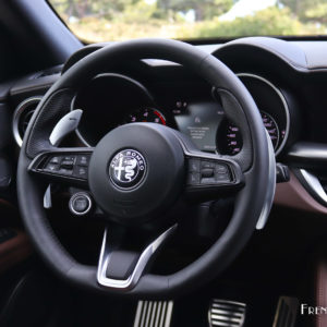 Photo volant cuir Alfa Romeo Stelvio Veloce (2020)