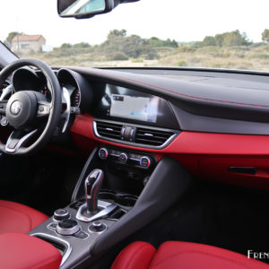 Photo intérieur cuir Alfa Romeo Giulia Sprint (2020)