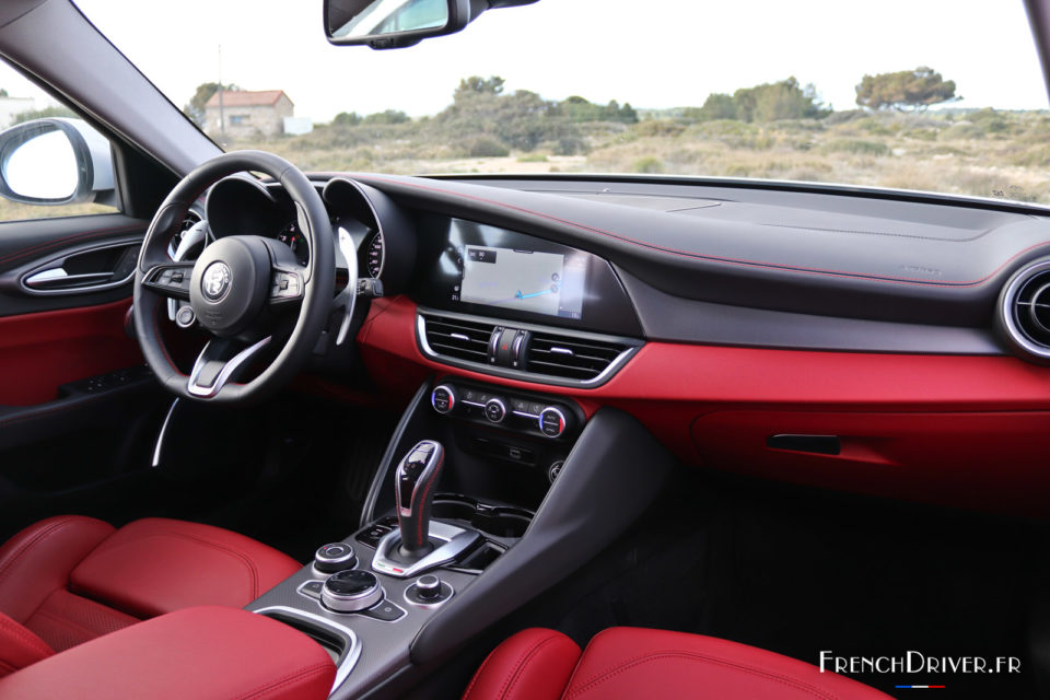 Photo intérieur cuir Alfa Romeo Giulia Sprint (2020)