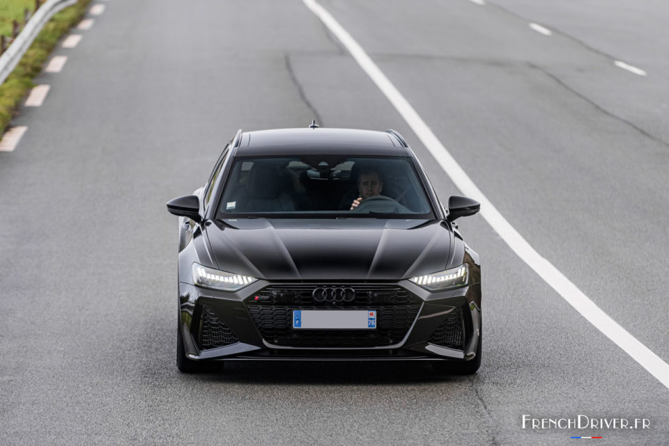 Photo dynamique route Audi RS 6 Avant C8 (2020)