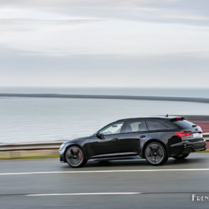 Photo 3/4 arrière dynamique Audi RS 6 Avant C8 (2020)