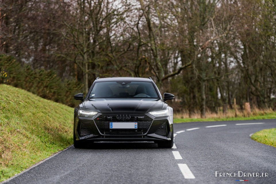 Photo face avant route Audi RS 6 Avant C8 (2020)