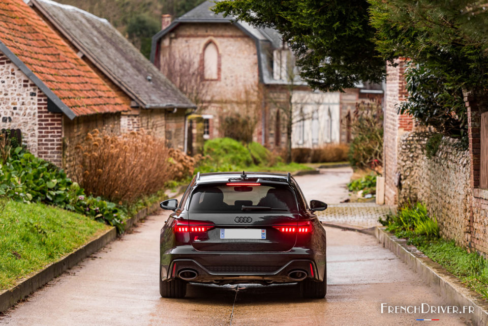 Photo vue arrière Audi RS 6 Avant C8 (2020)