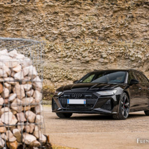 Photo 3/4 avant statique Audi RS 6 Avant C8 (2020)