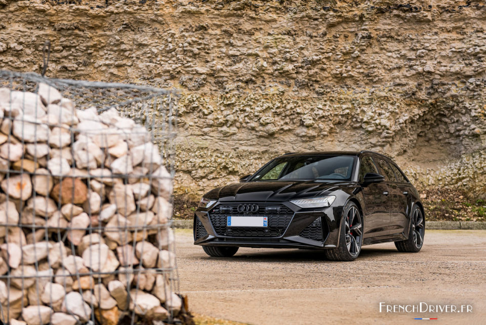 Photo 3/4 avant statique Audi RS 6 Avant C8 (2020)