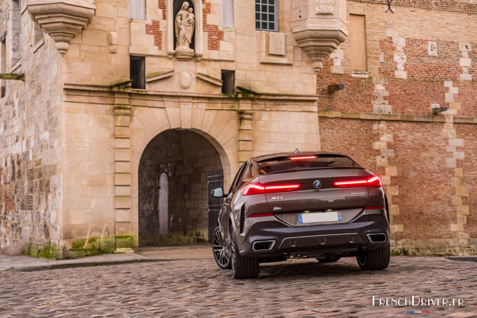 Photo face arrière BMW X6 30d (2020)