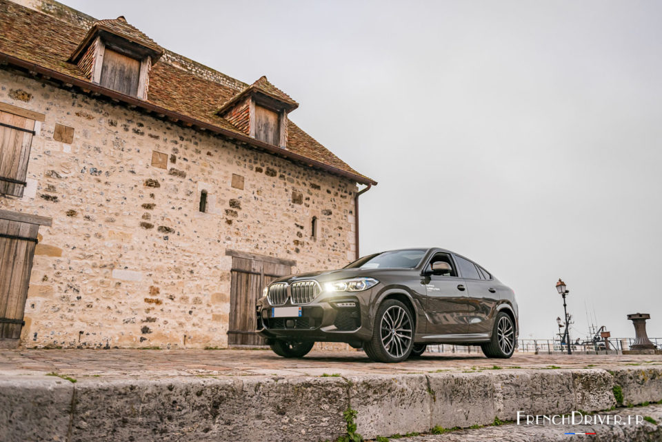 Photo vue avant BMW X6 30d (2020)