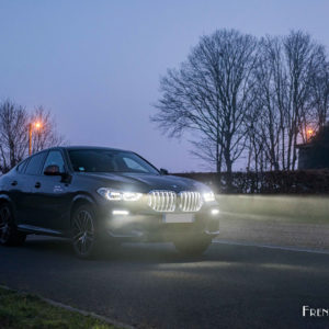 Photo calandre lumineuse nuit BMW X6 30d (2020)
