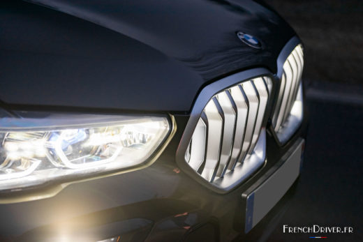 Photo éclairage calandre nuit BMW X6 30d (2020)