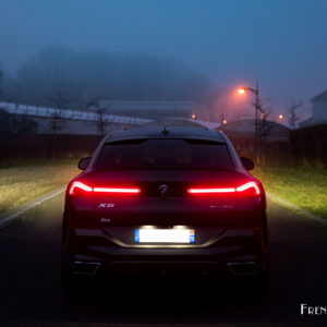 Photo signature lumineuse nuit BMW X6 30d (2020)