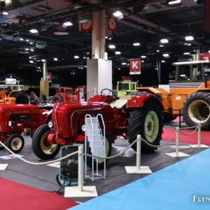 Photo exposition tracteurs agricoles – Salon Rétromobile 2020