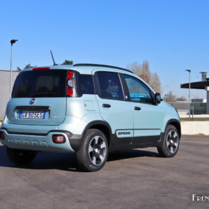 Photo 3/4 arrière Fiat Panda Hybrid (2020)
