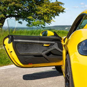 Photo habillage porte Porsche 718 Cayman GT4 (2020)