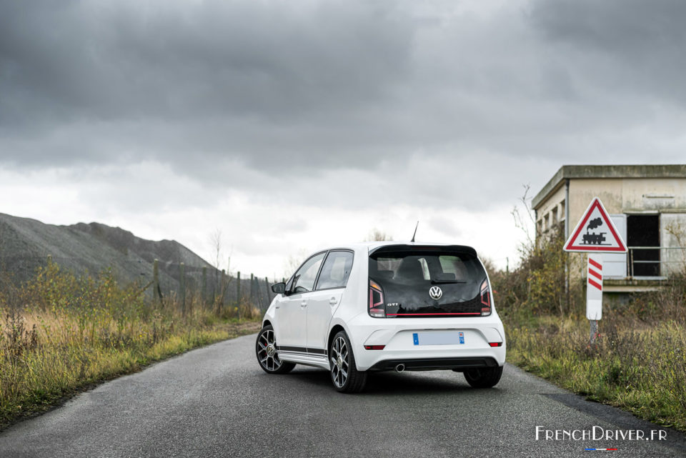 Photo 3/4 arrière Volkswagen Up GTI (2020)