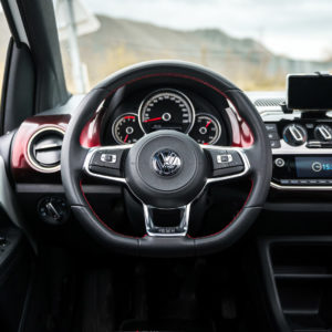 Photo poste de conduite Volkswagen Up GTI (2020)