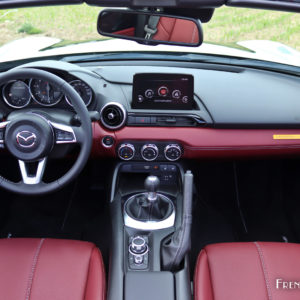 Photo tableau de bord Mazda MX-5 Eunos Edition (2020)