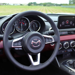 Photo volant cuir Mazda MX-5 Eunos Edition (2020)