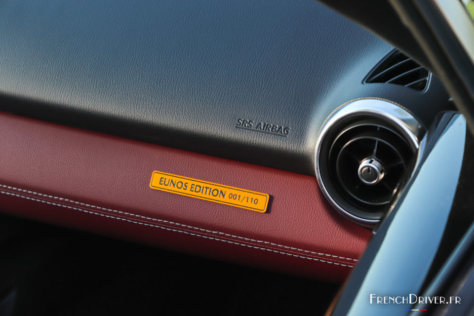 Photo badge numéroté Mazda MX-5 Eunos Edition (2020)