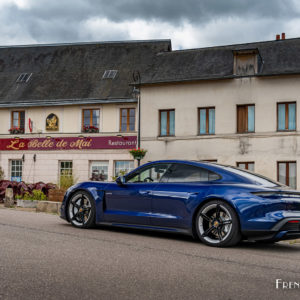 Photo 3/4 arrière Porsche Taycan Turbo (2020)