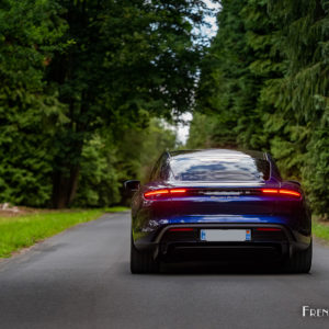 Photo face arrière Porsche Taycan Turbo (2020)