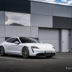 Photo 3/4 avant Porsche Taycan 4S (2020)