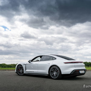 Photo 3/4 arrière Porsche Taycan 4S (2020)