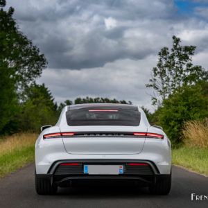 Photo face arrière Porsche Taycan 4S (2020)