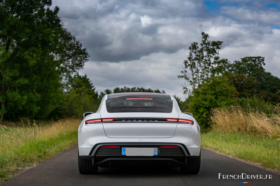 Photo face arrière Porsche Taycan 4S (2020)