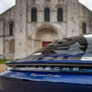 Photo sigle Porsche Taycan Turbo (2020)