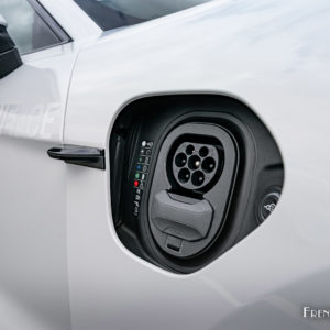 Photo prise recharge Porsche Taycan 4S et Turbo (2020)