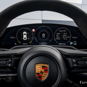 Photo combiné numérique compteurs Porsche Taycan 4S et Turbo (