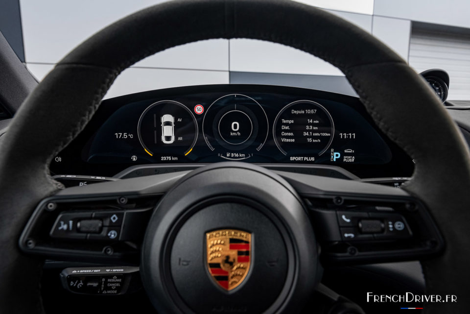 Photo combiné numérique compteurs Porsche Taycan 4S et Turbo (
