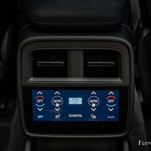 Photo écran tactile arrière Porsche Taycan 4S et Turbo (2020)