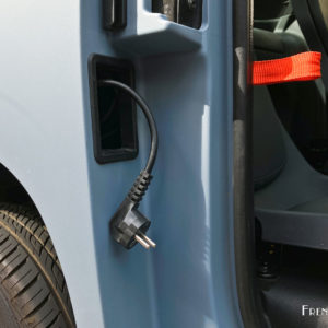 Photo prise recharge Type E nouvelle Citroën Ami (2020)