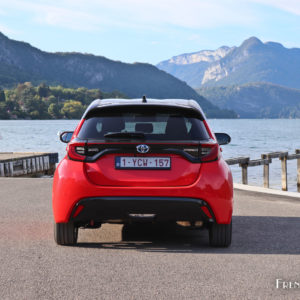 Photo face arrière Toyota Yaris IV Hybride (2020)