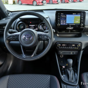 Photo poste de conduite Toyota Yaris IV Hybride (2020)